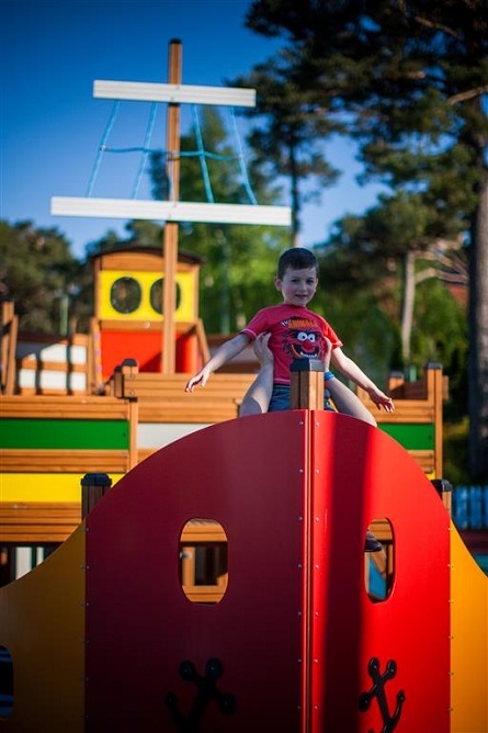 Lars Laj Детска площадка