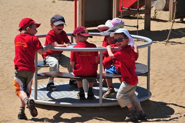 Lars Laj Детски площадки, Въртележки