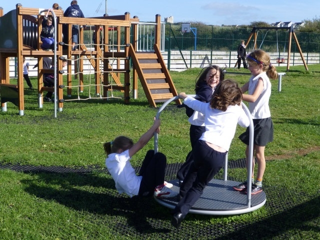 Lars Laj Детски площадки, Въртележки