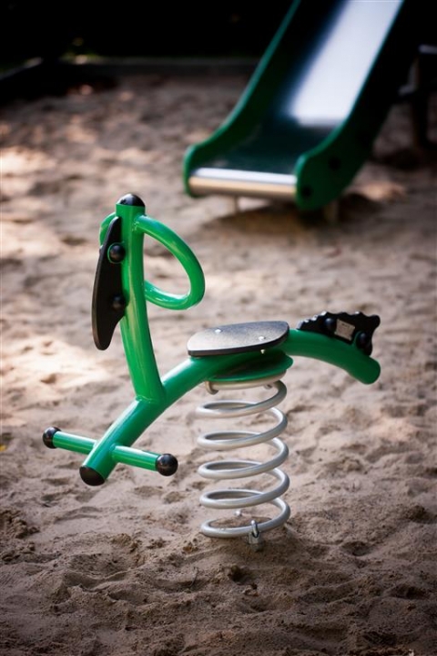 Lars Laj Детски площадки, Клатушки и двойни люлки