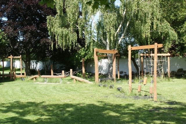 Lars Laj Детски площадки, Приключенски пътеки