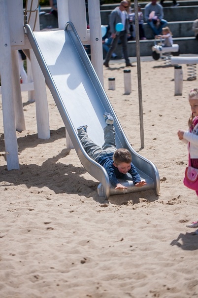 Lars Laj Детски площадки, Пързалки