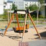 Детска люлка Single Swing (BNS 90cm) с дървена конструкция и кръгло седалка на пясъчник.